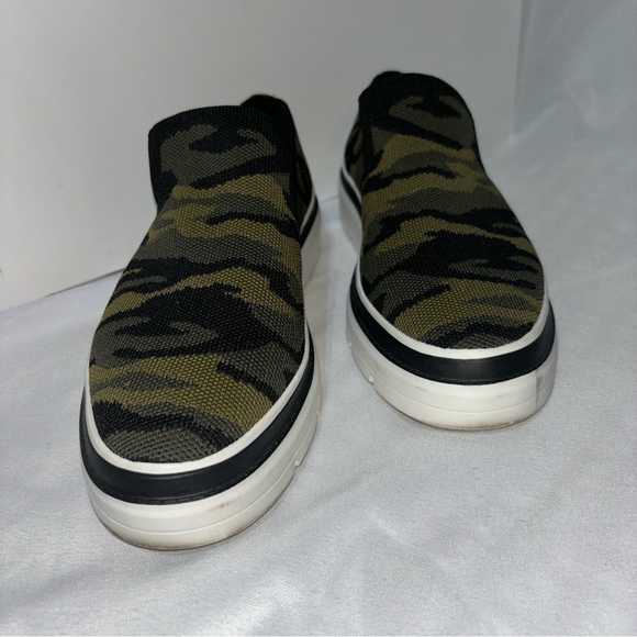 STEVEN by Steve Madden ARTY Camo Slip-on Sneakers Size 9 - Picture 1 of 8